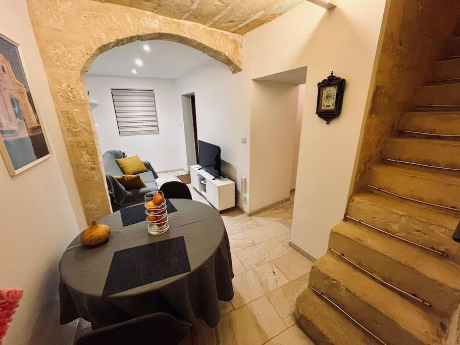 Charming 200 Year Old Cottage With Yard Żabbar Exterior foto